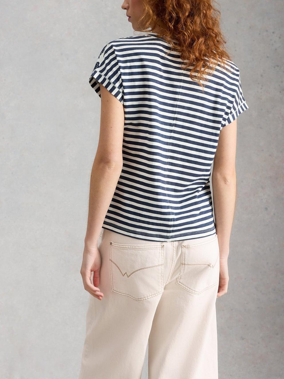 Nelly Notch Neck Print Tee
