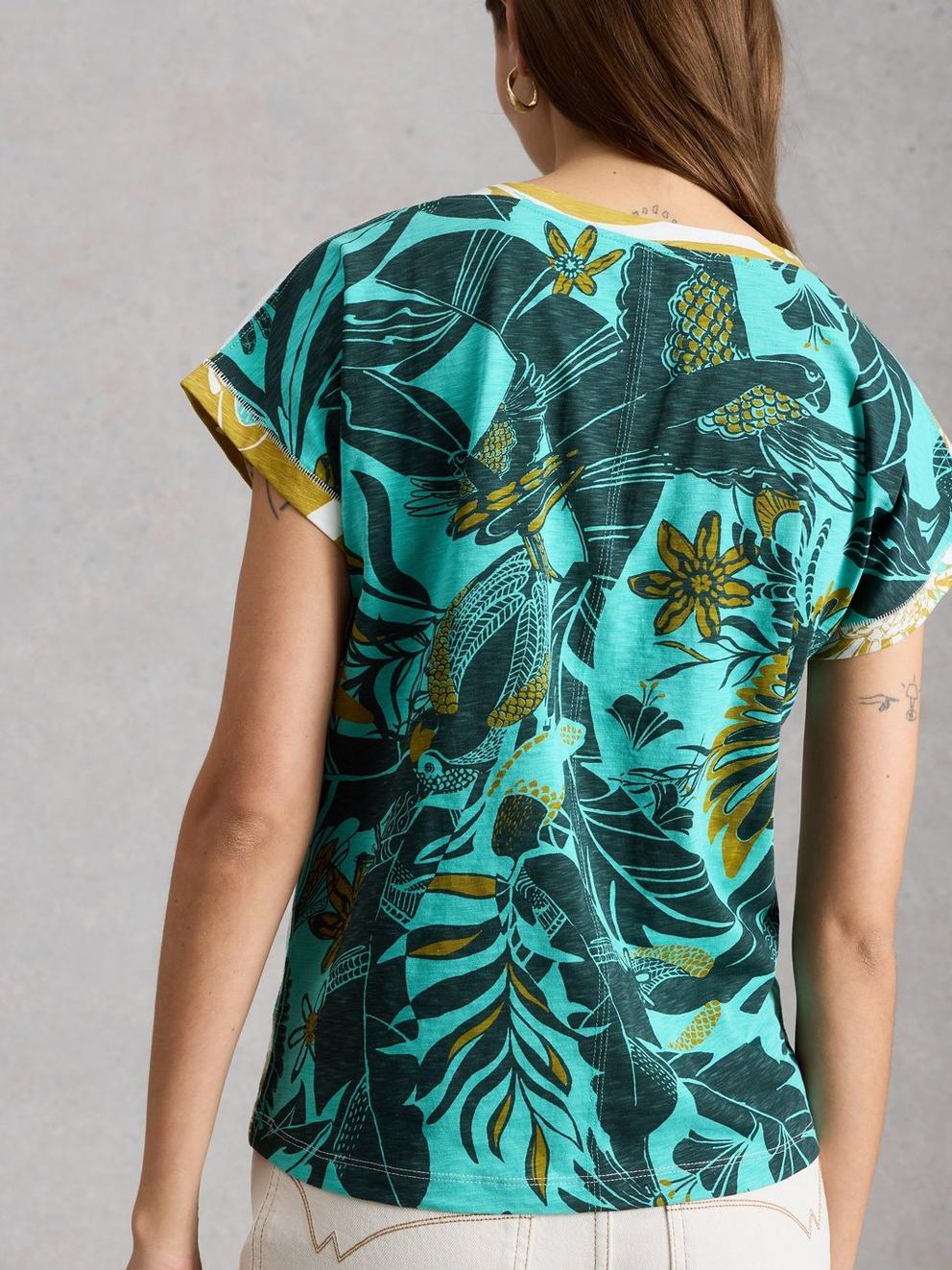 Nelly Print Notch Neck Tee
